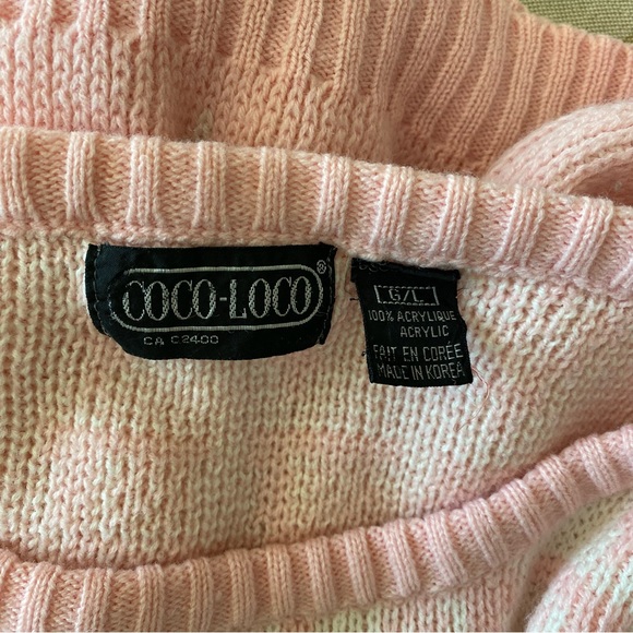 Vintage 1980s pink and white geometric design sweater. - Picture 5 of 5